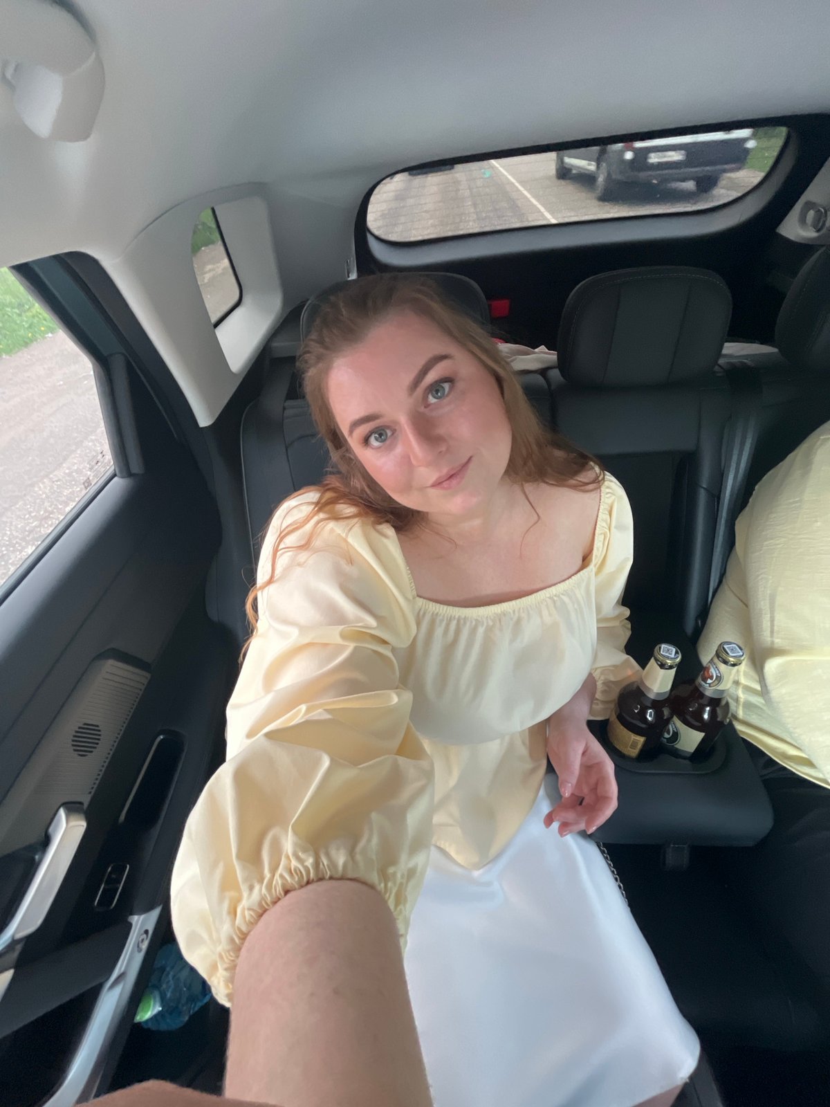 Woman in yellow dress spotted in car, Davydkovo