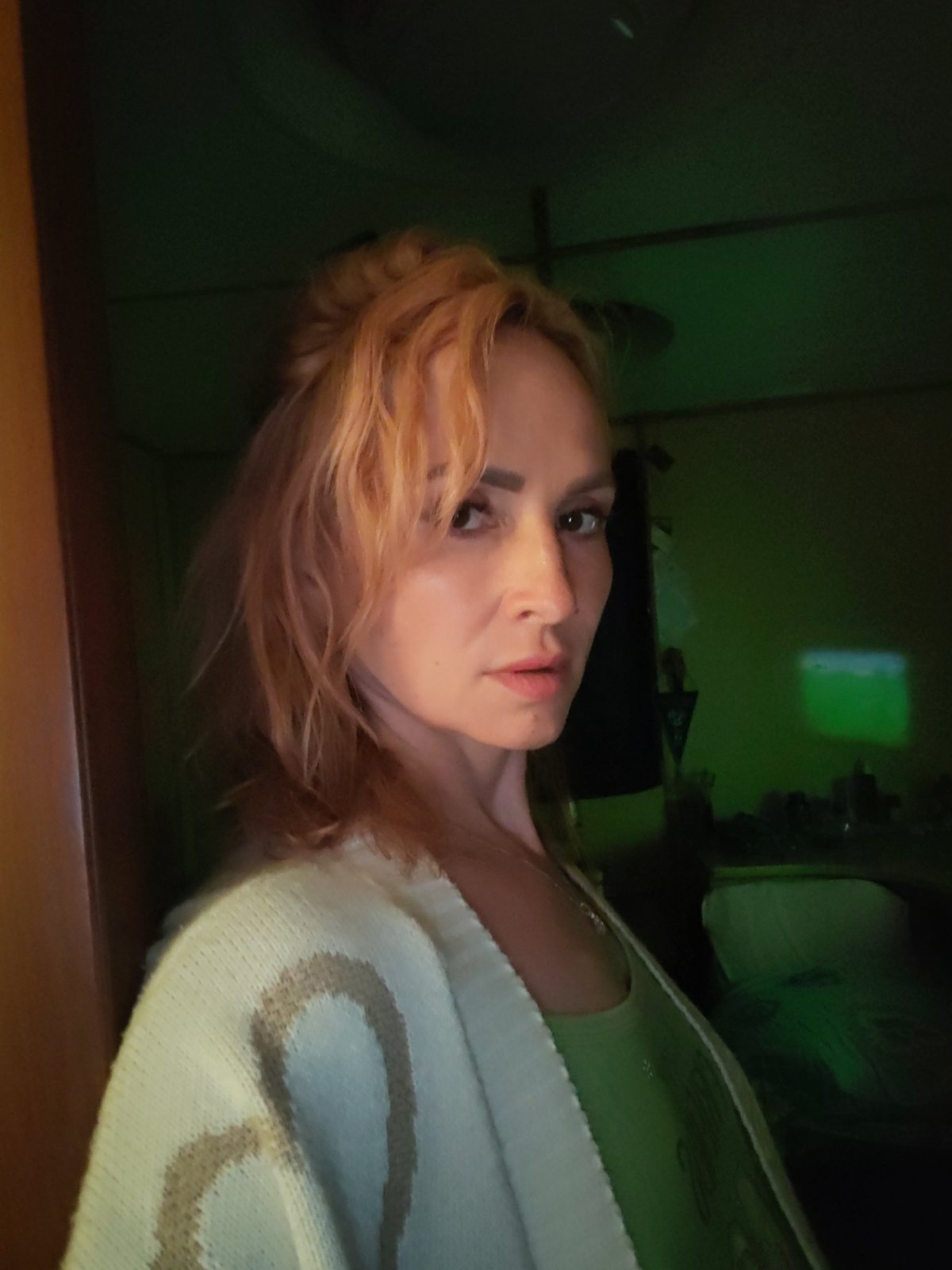 Evening in Shalsky: indoor portraits and a nighttime port
