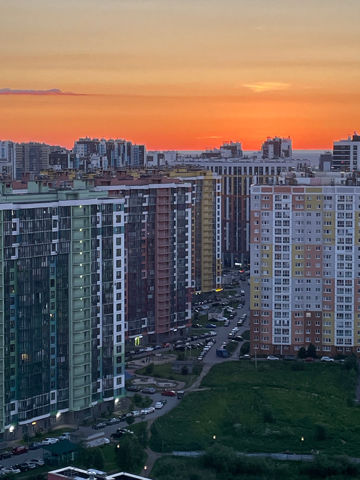 Sunset documented across Russian city in 34-minute photo sequence