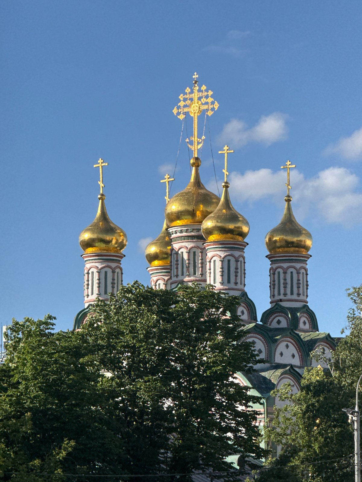 Moscow afternoon: cycling cafes and golden church domes
