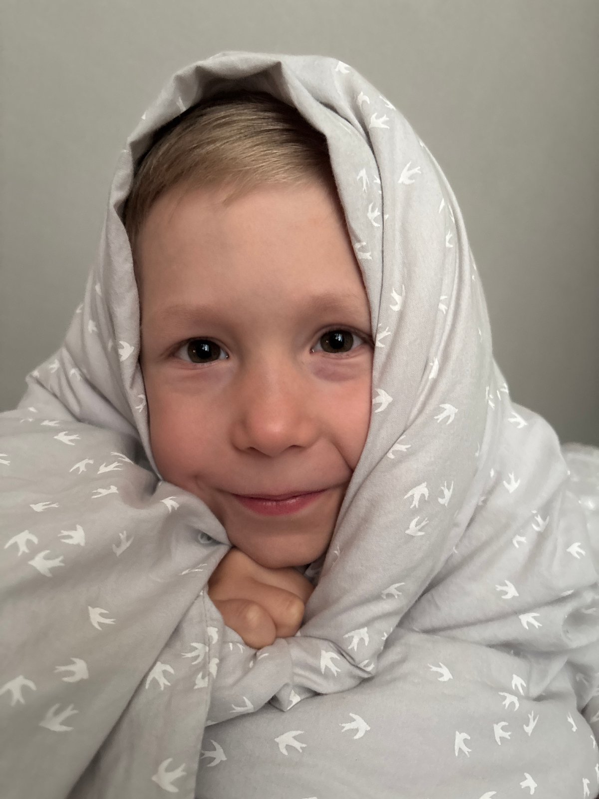 Child's quiet afternoon activities captured in Chaikovsky home