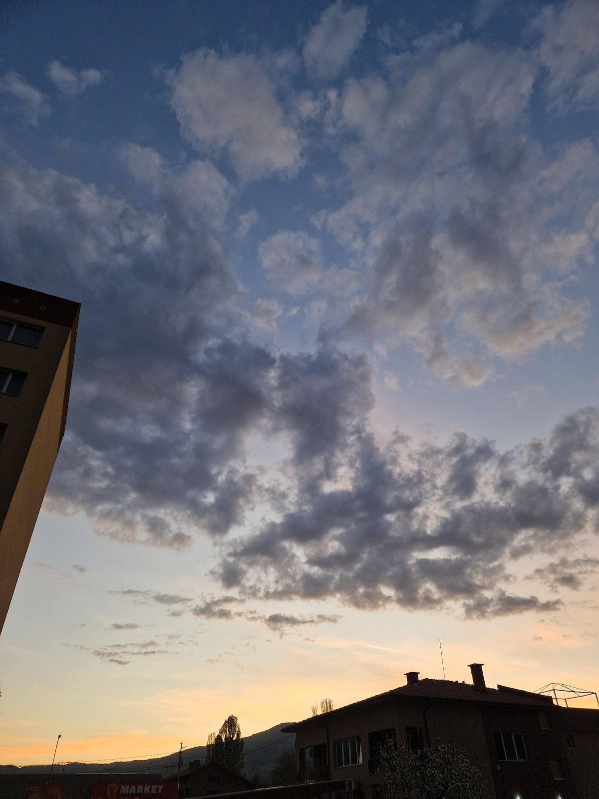 Evening sky observations captured across suburban areas April 25