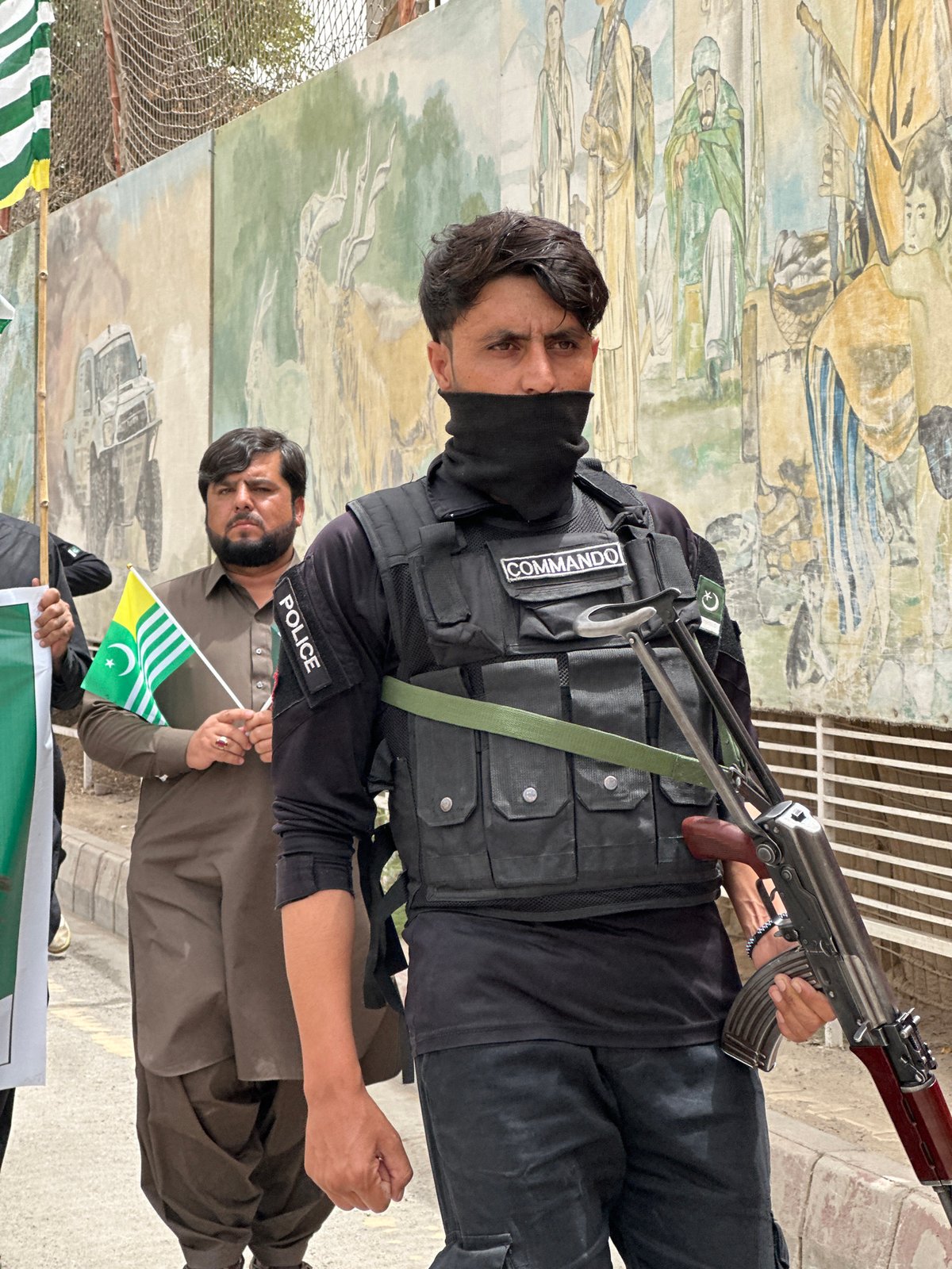 Quetta street march marks August 5 Kashmir observance with flags and banners