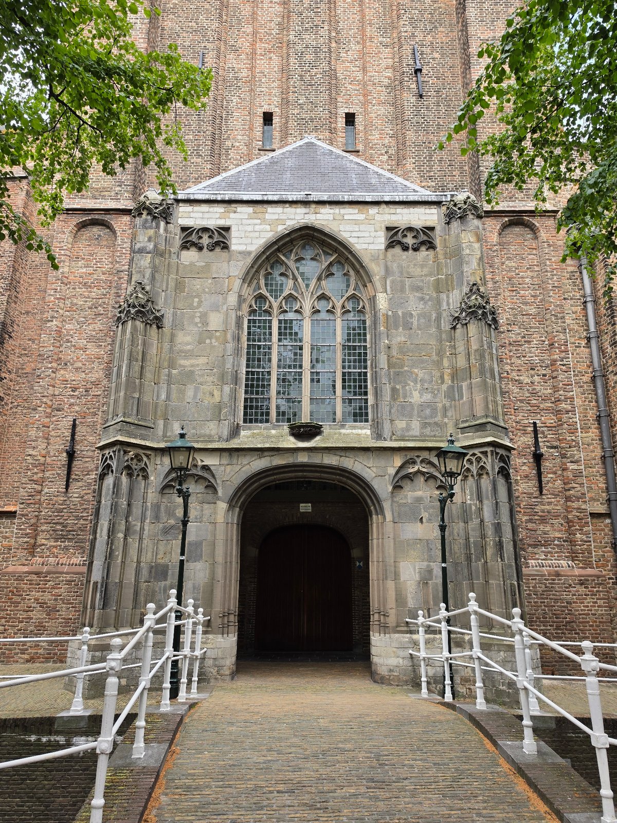 Architectural tour through Delft's historic city center landmarks