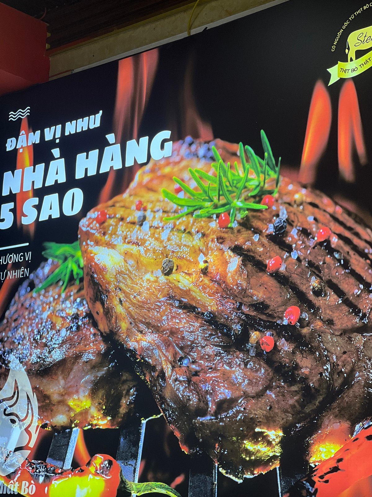 Hot pot restaurant dining experience documented in Đà Nẵng