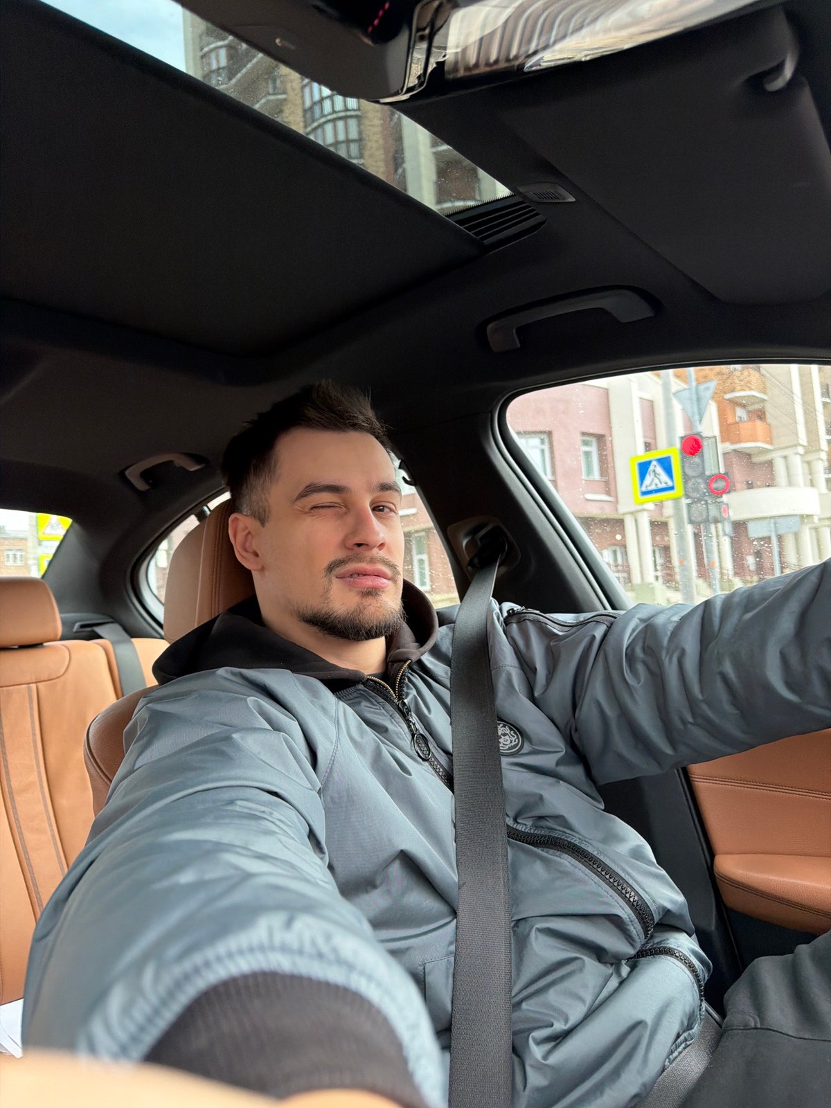 Man observed in car with sunroof in Krasnoyarsk