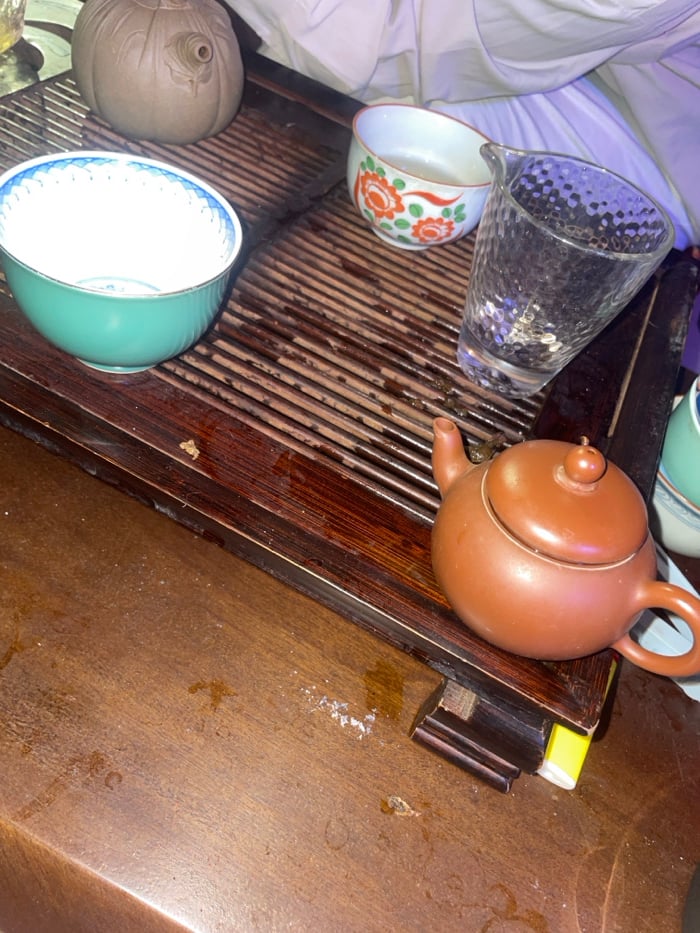 Traditional tea ceremony captured in Nha Trang residential setting