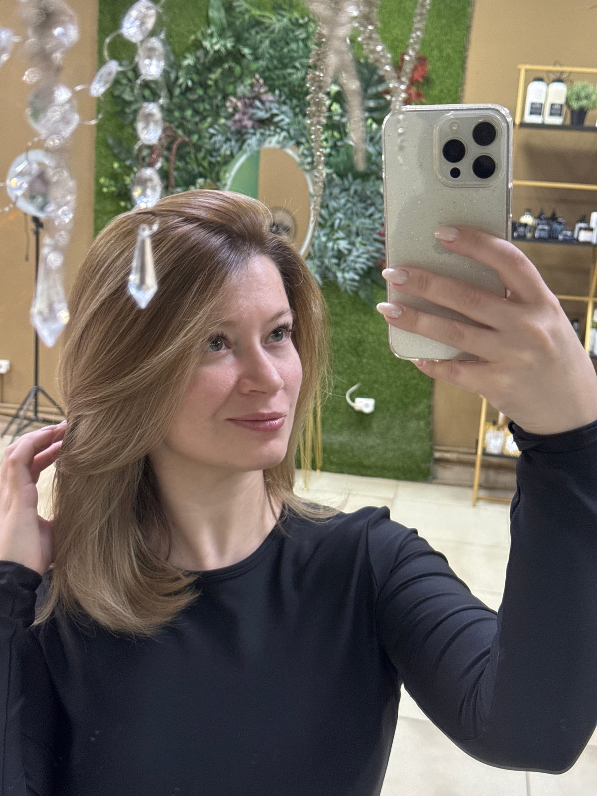 Woman documents morning routine through selfies in Chaikovsky, Russia