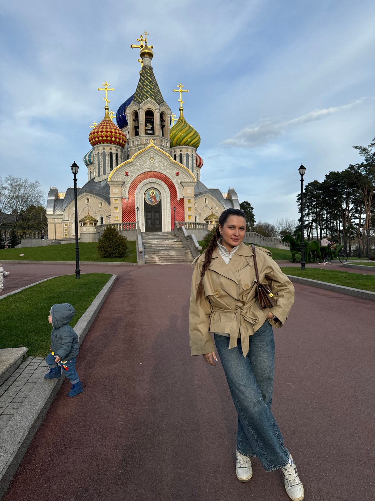 Mother, child visit Moscow Orthodox churches during spring outing