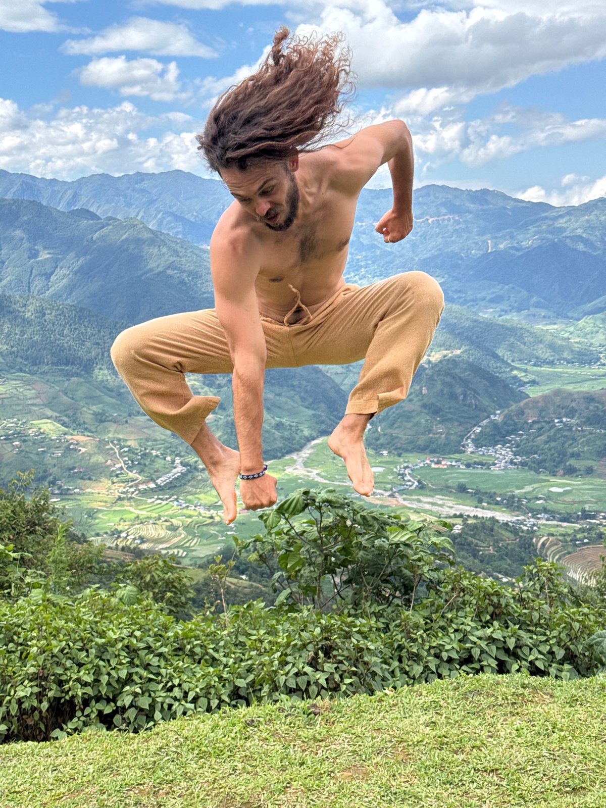 Outdoor recreation activities captured in Tú Lệ mountains, Vietnam