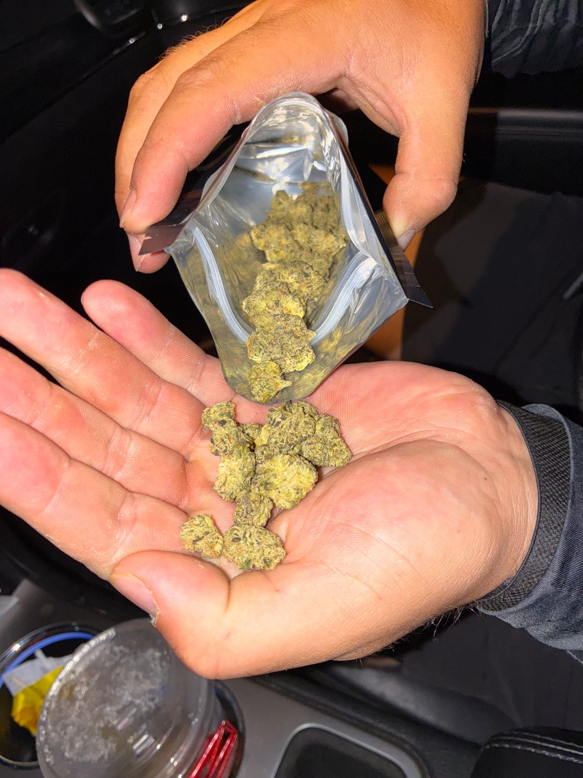 Cannabis handling observed in vehicle in Huixquilucan, Mexico