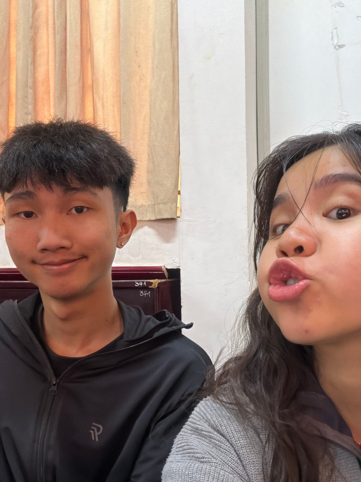 Late-night classroom session captured in Đà Nẵng, Vietnam