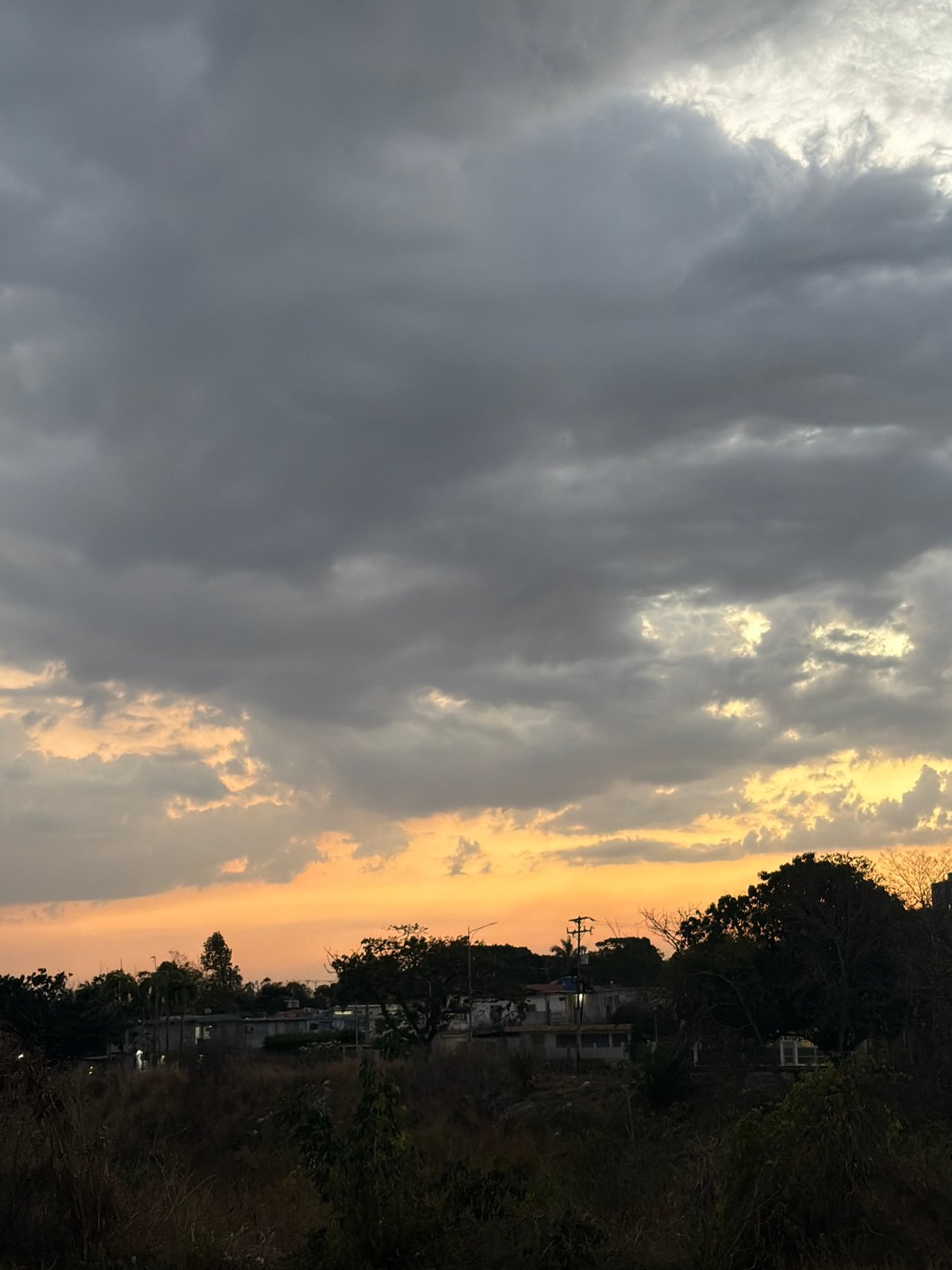 Evening scenes captured in Ciudad Guayana: twilight landscape, local market