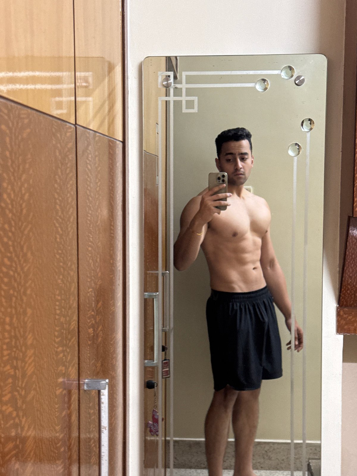 Man Takes Multiple Mirror Selfies in Kolkata Residence