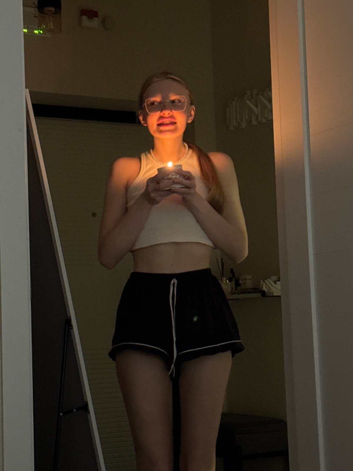 Indoor photo session captured in Perm apartment