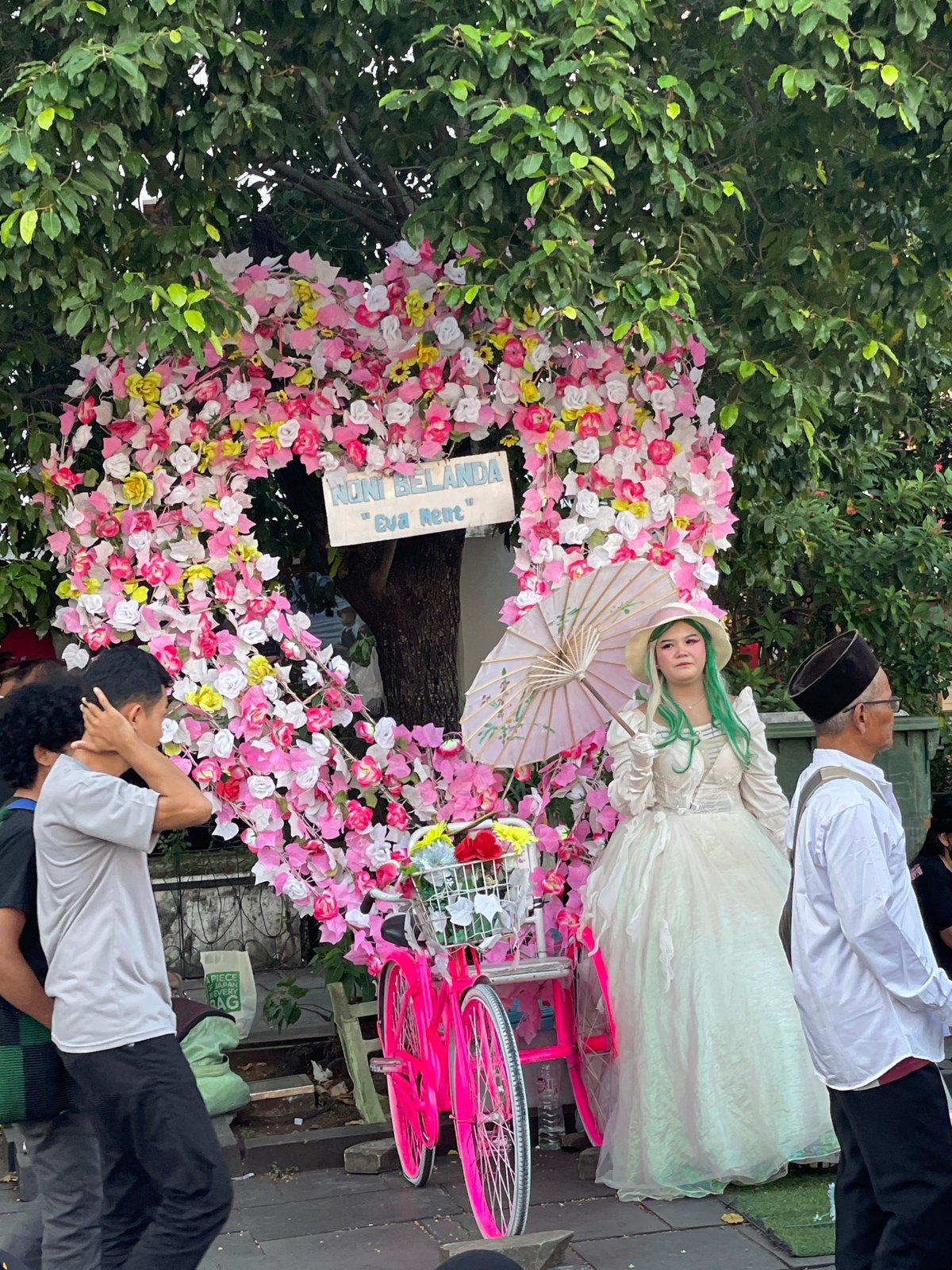 Cultural festival brings performers, carriages to Jakarta's historic square