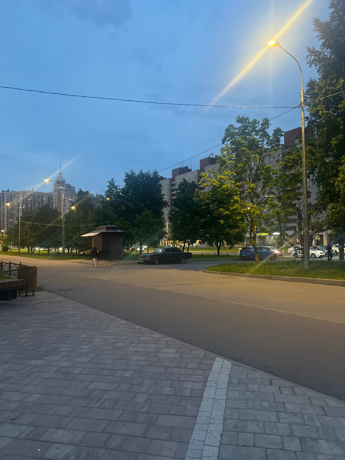 Evening stroll documented across Saint Petersburg neighborhoods during dusk