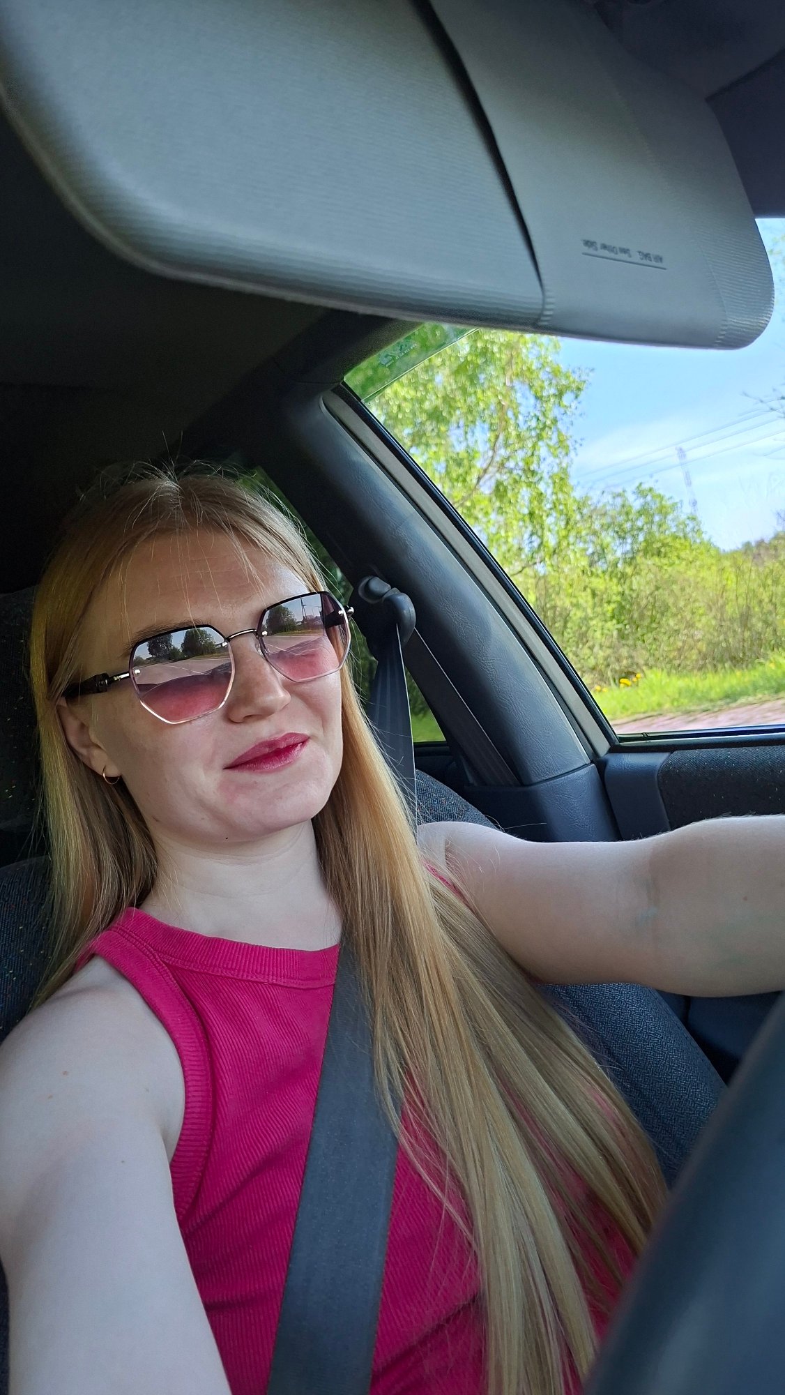Woman and sleeping baby observed in car in Russia