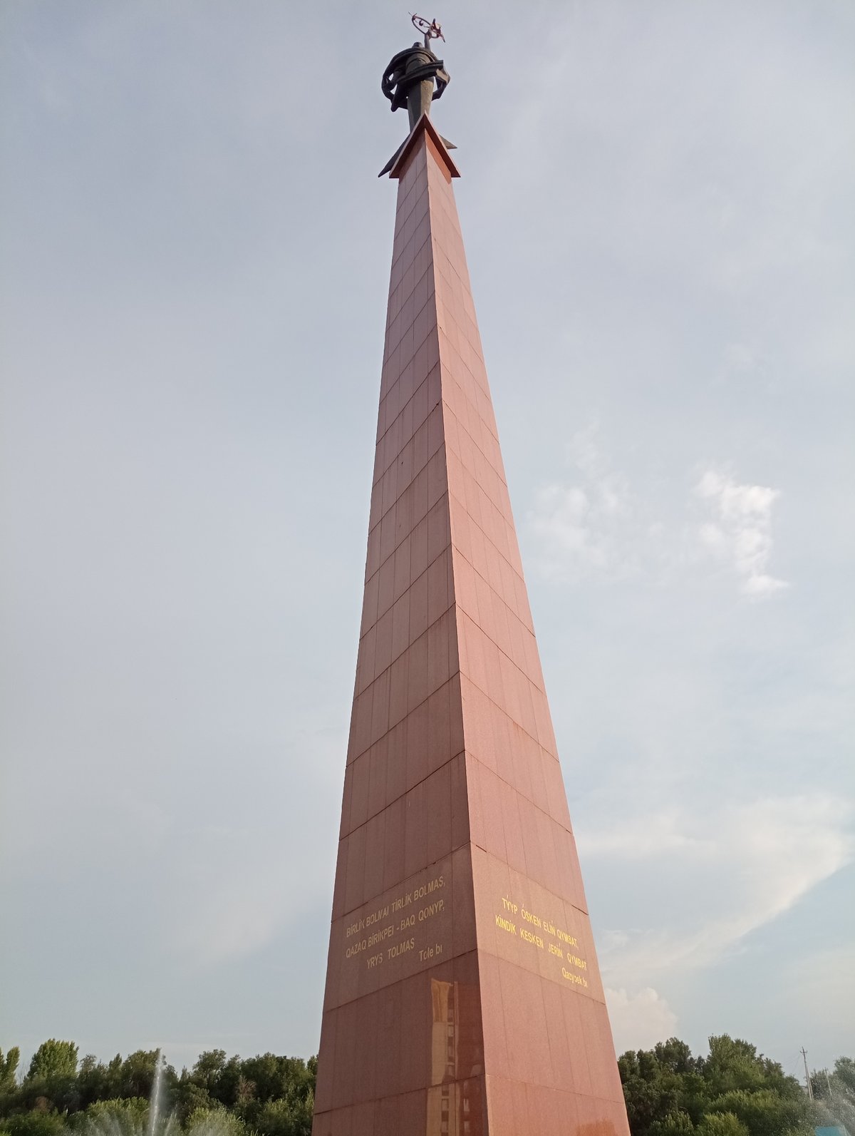 Exploring Shymkent's Independence Square and its monuments