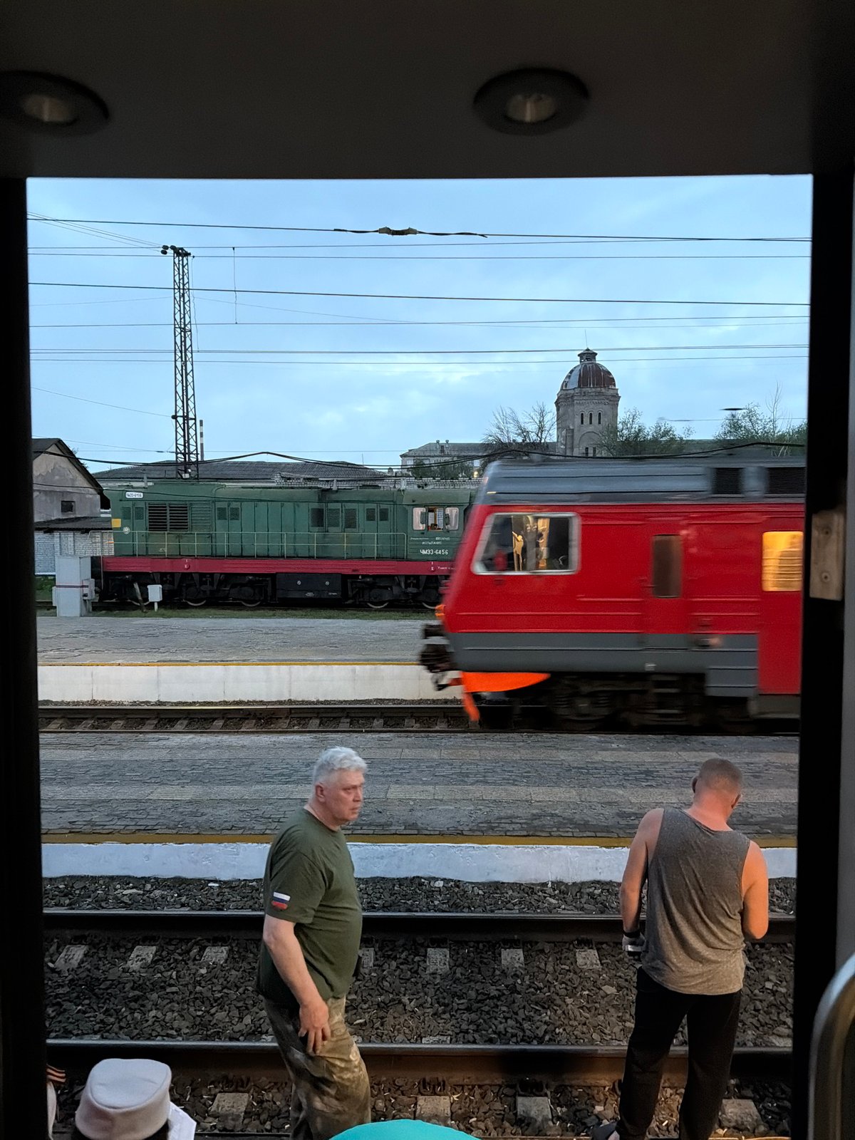 Evening train stop documented at Rtishchevo station, Russia