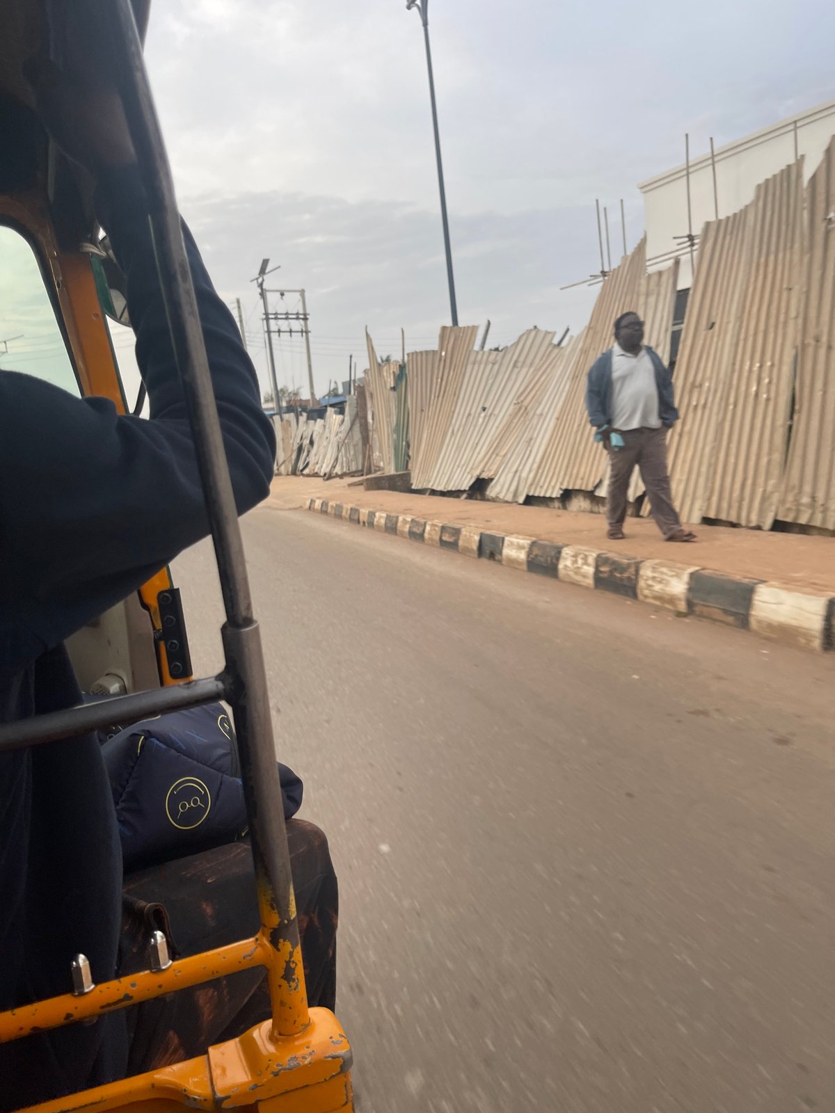 Auto-rickshaw ride and street scenes through Bar Jirgi Summa, Nigeria