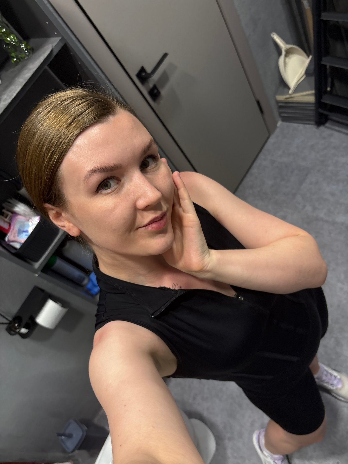 Woman documents day in Izhevsk with mirror selfies, spring scenery