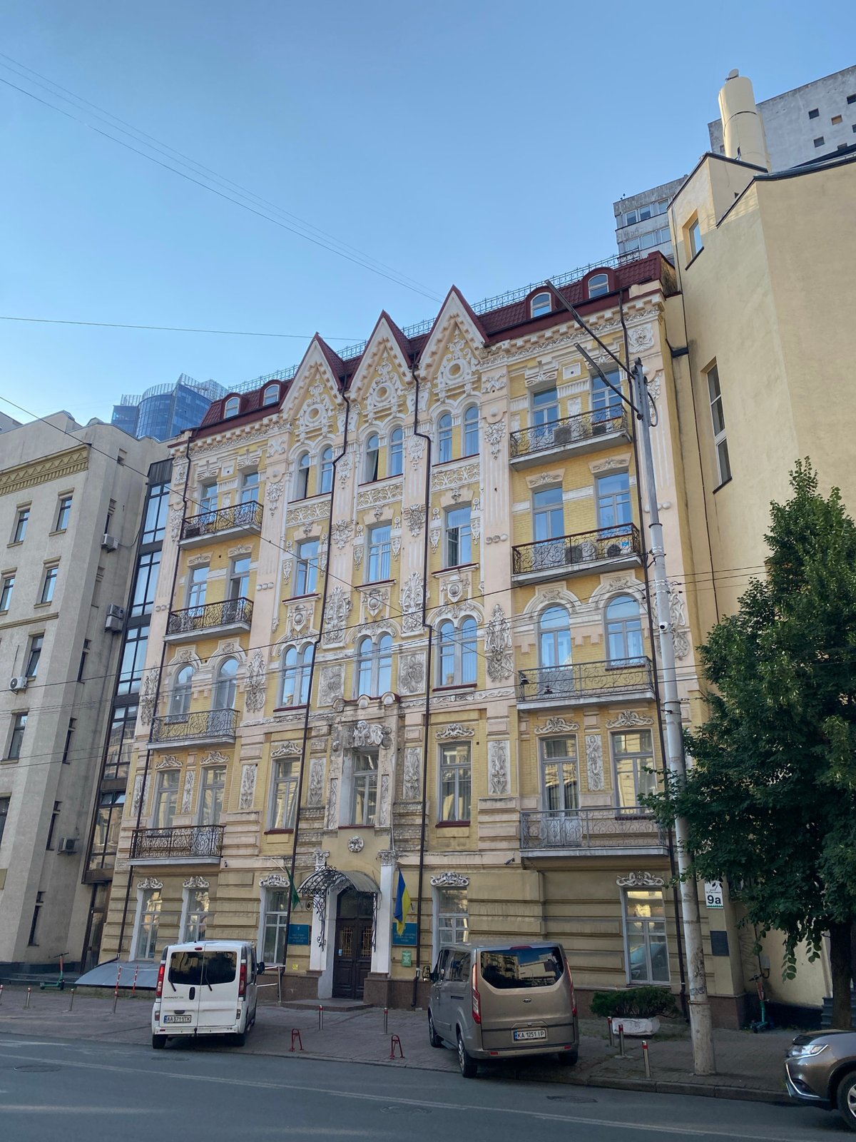 Exploring ornate streets, synagogue, murals, and cafes in a European city