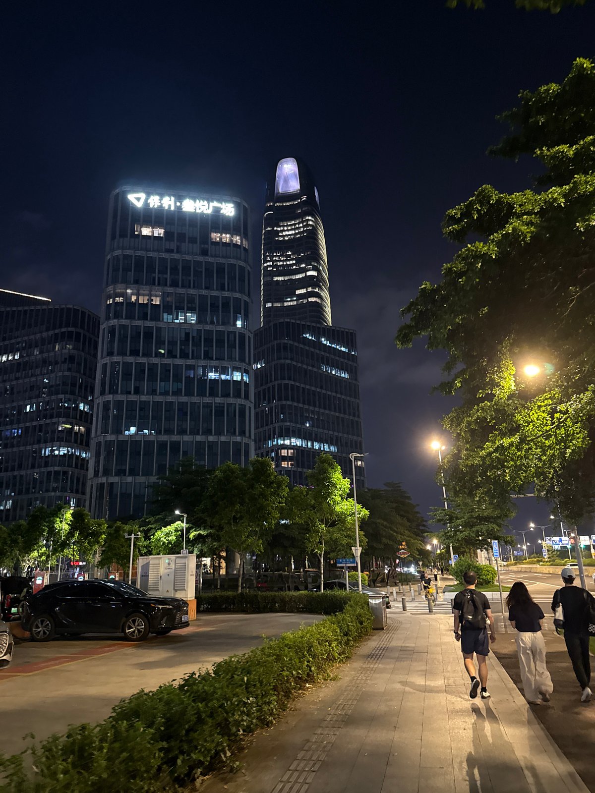 Haizhu District streets at night, busy and lit up