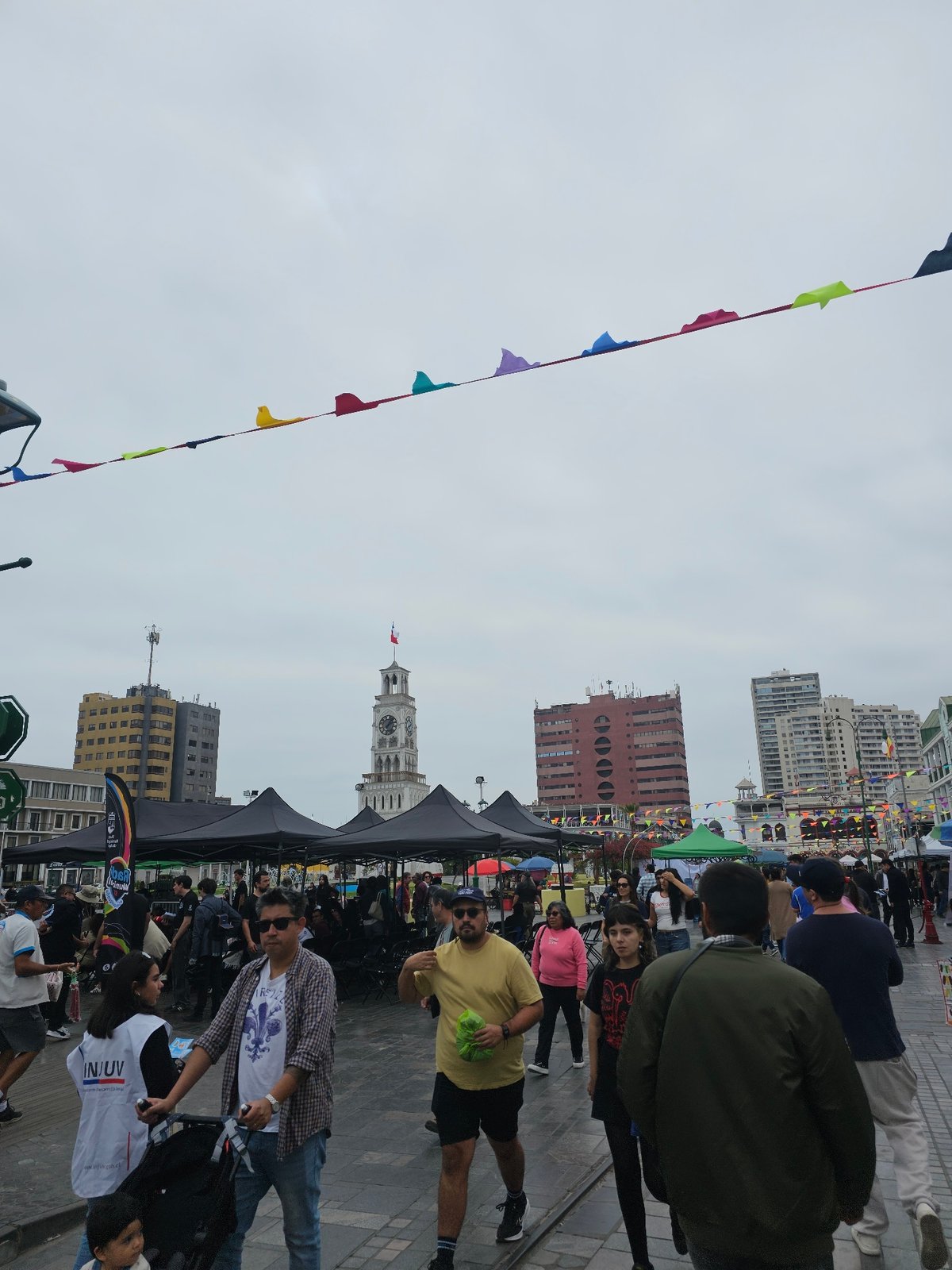 Street performers and museum exhibits enliven Iquique's cultural district