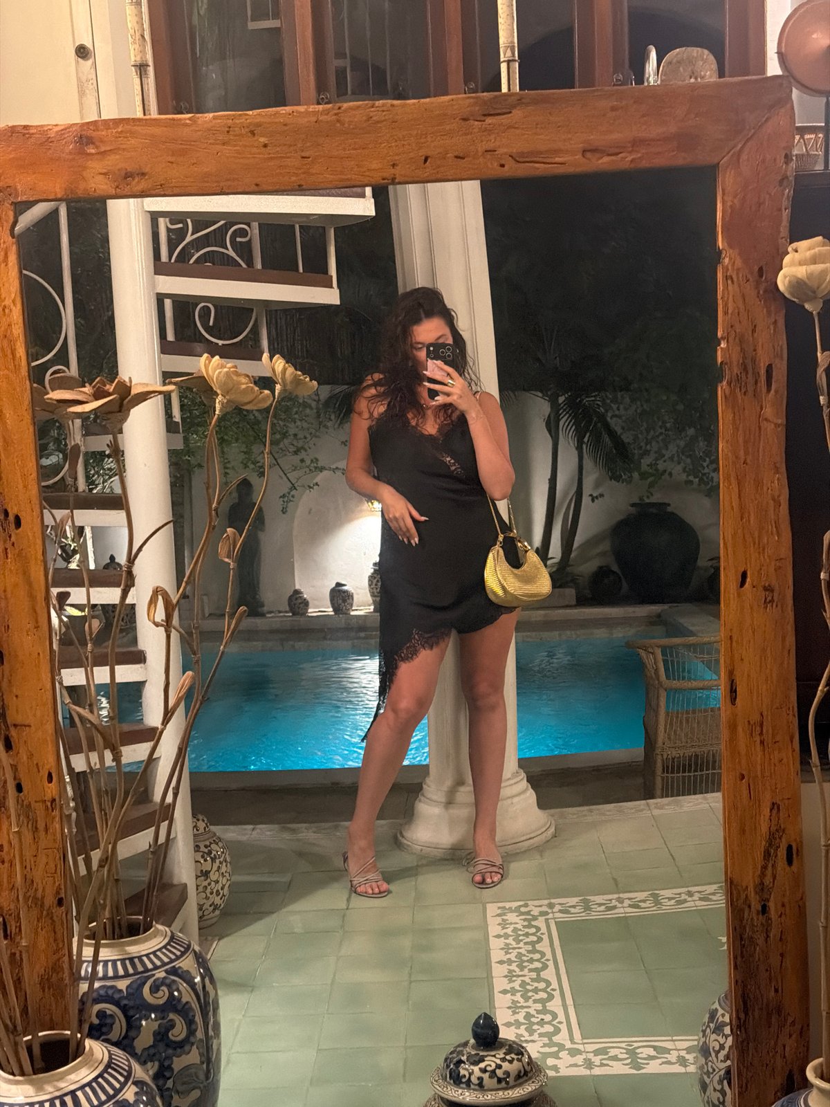 Woman documents luxury resort stay in North Kuta, Indonesia