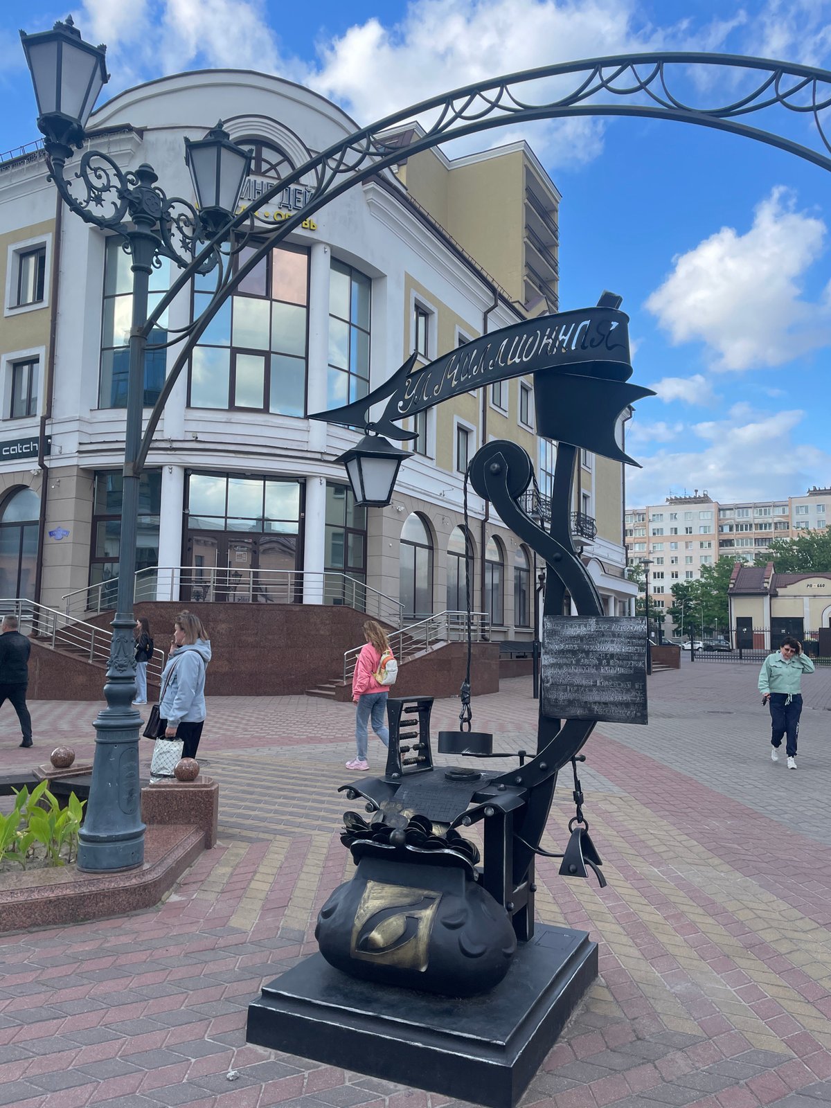 Street life on Sovetskaya: art, cars, and live music