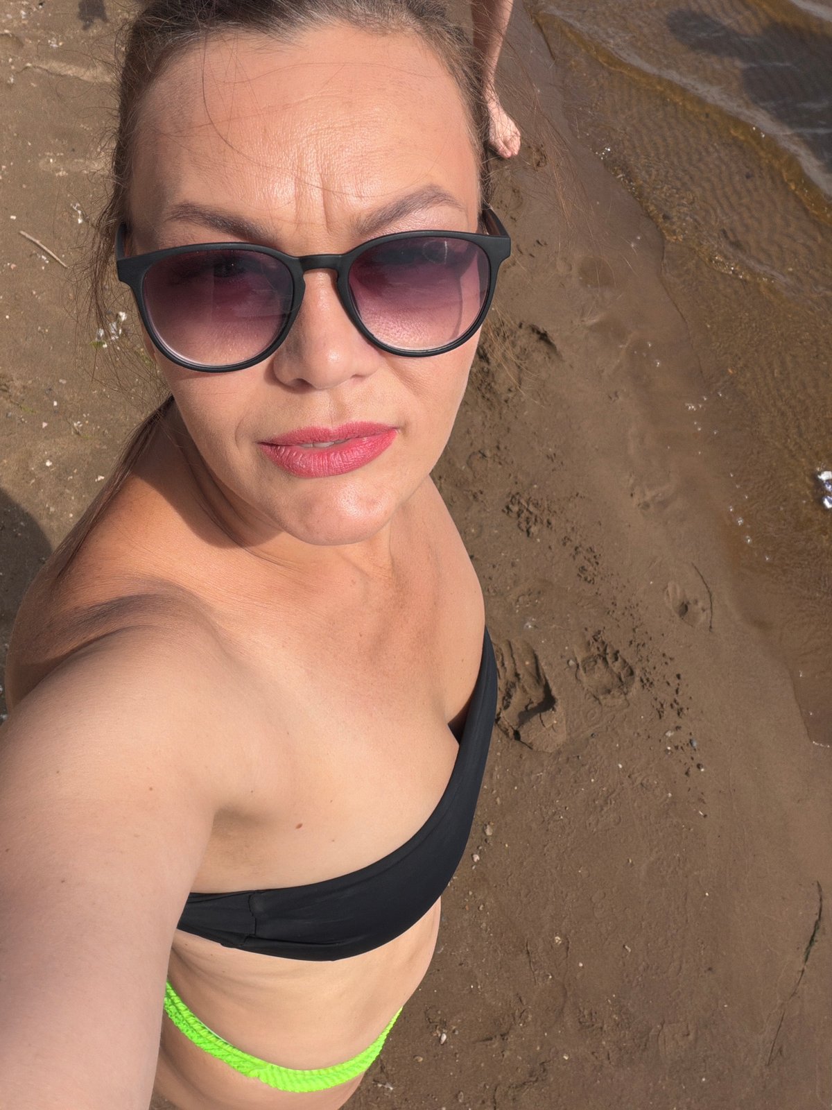 Family beach day on the Volga, baby included