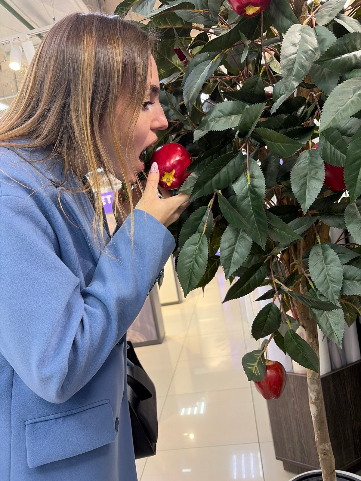Woman attempts to bite artificial fruit in Izhevsk