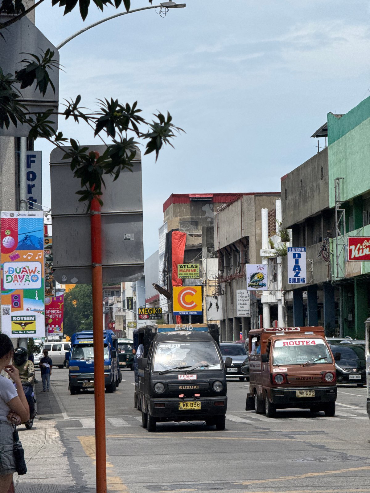 Daytime street life documented across Davao City intersections