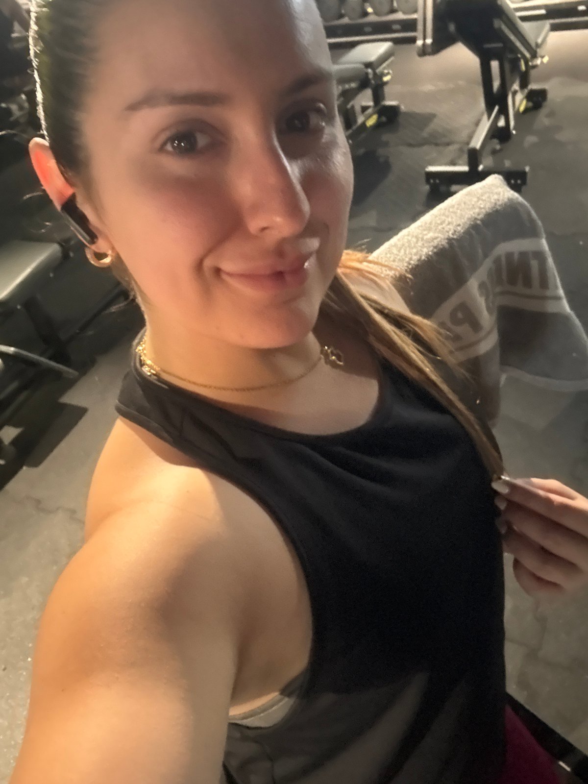 Woman moves from Barcelona gym to nighttime street selfie