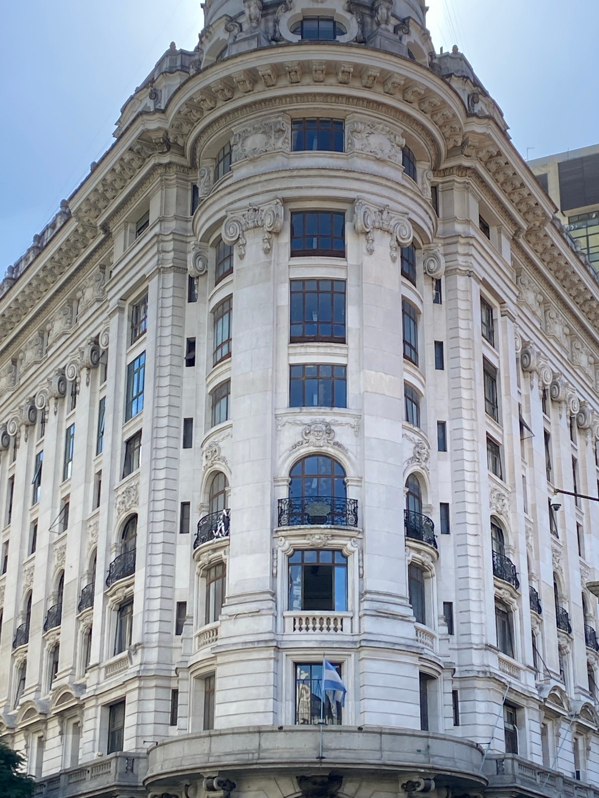 Buenos Aires street scenes documented at busy intersection