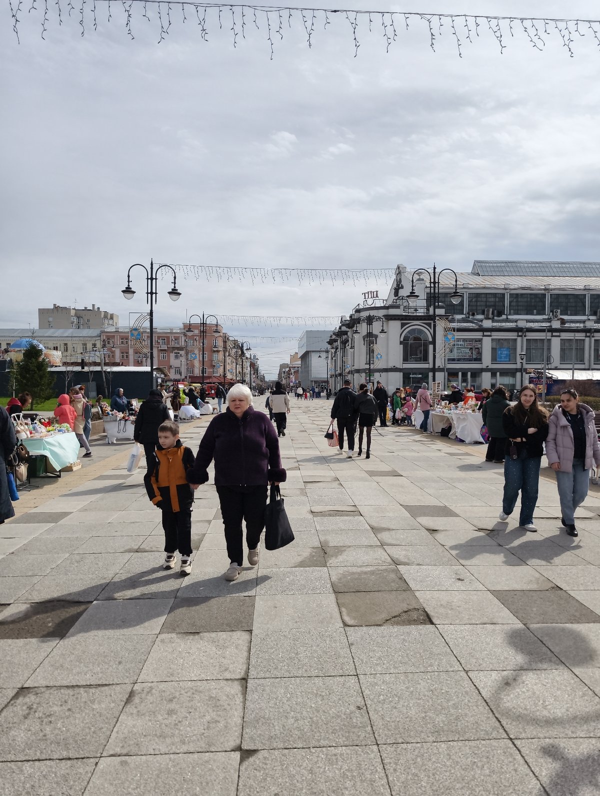 Zebra mascot draws crowds at Saratov circus Sunday morning