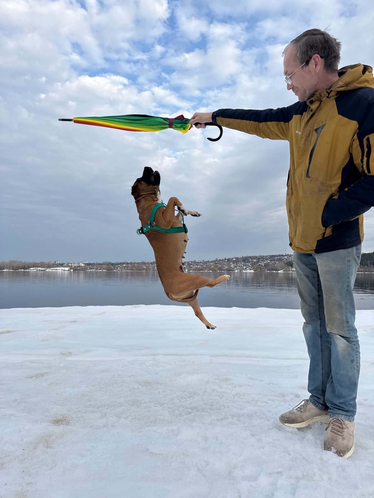 Daily life moments captured across Chaikovsky, Russia winter afternoon