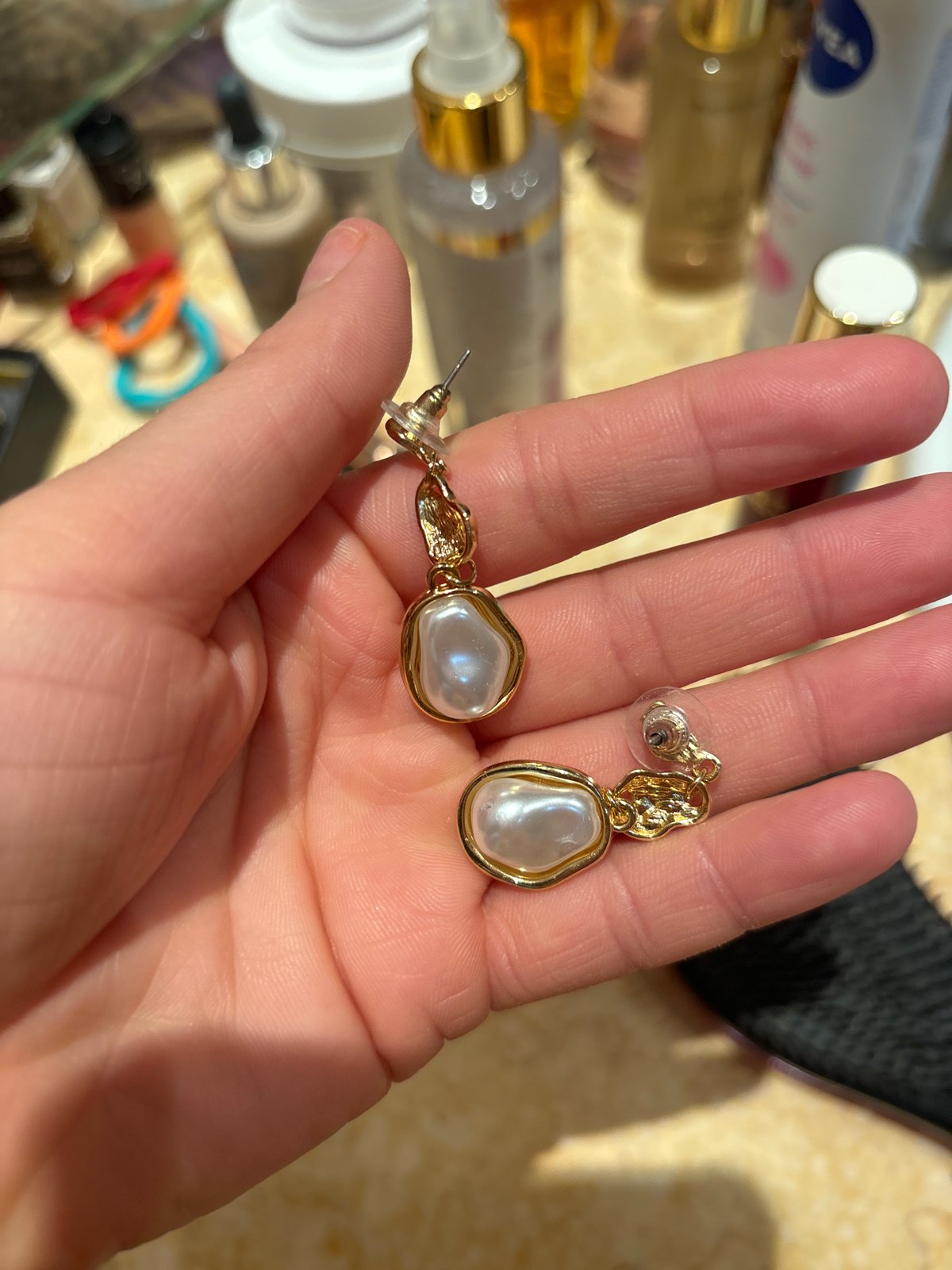 Woman documents evening jewelry selection routine in Budva bathroom
