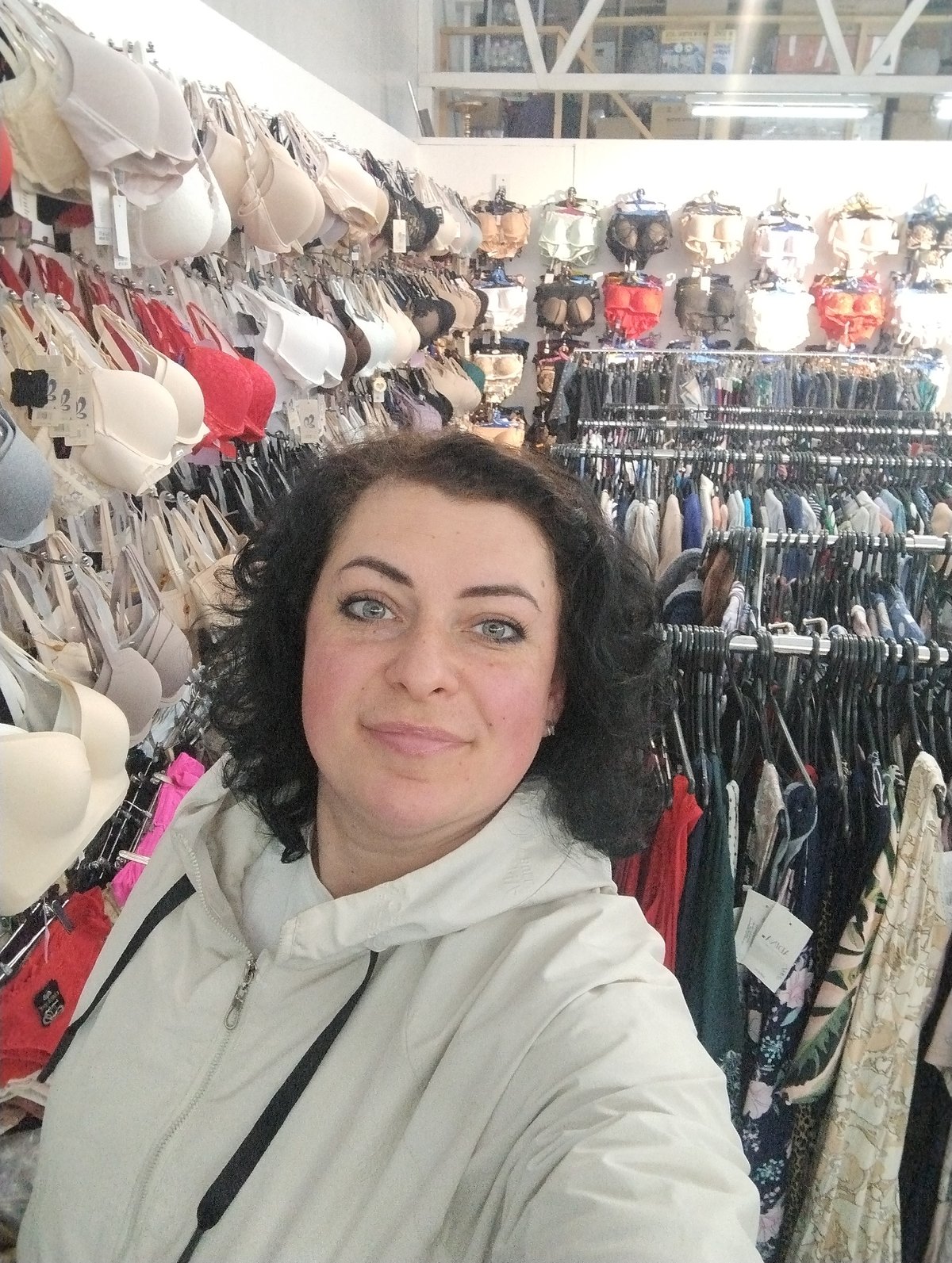 Routine retail activity documented in Votkinsk stores Sunday afternoon