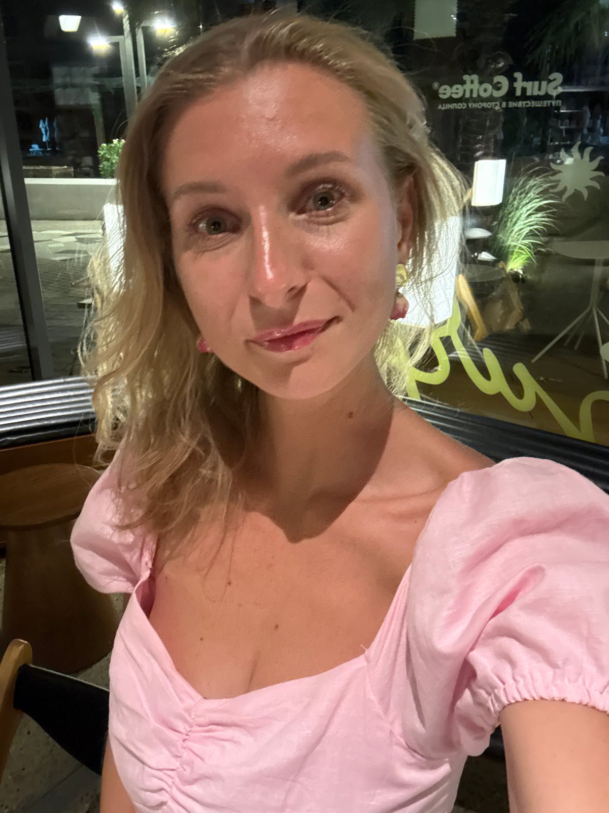 Pink peonies and a café selfie in Sochi