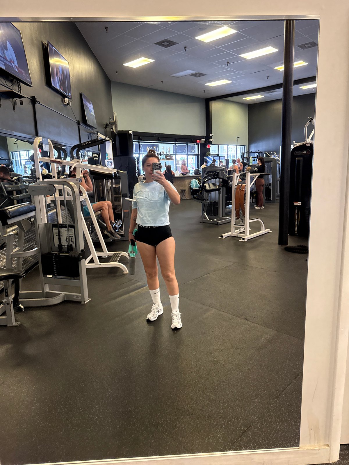 Gym session in Key West: spin bikes and mirror selfies