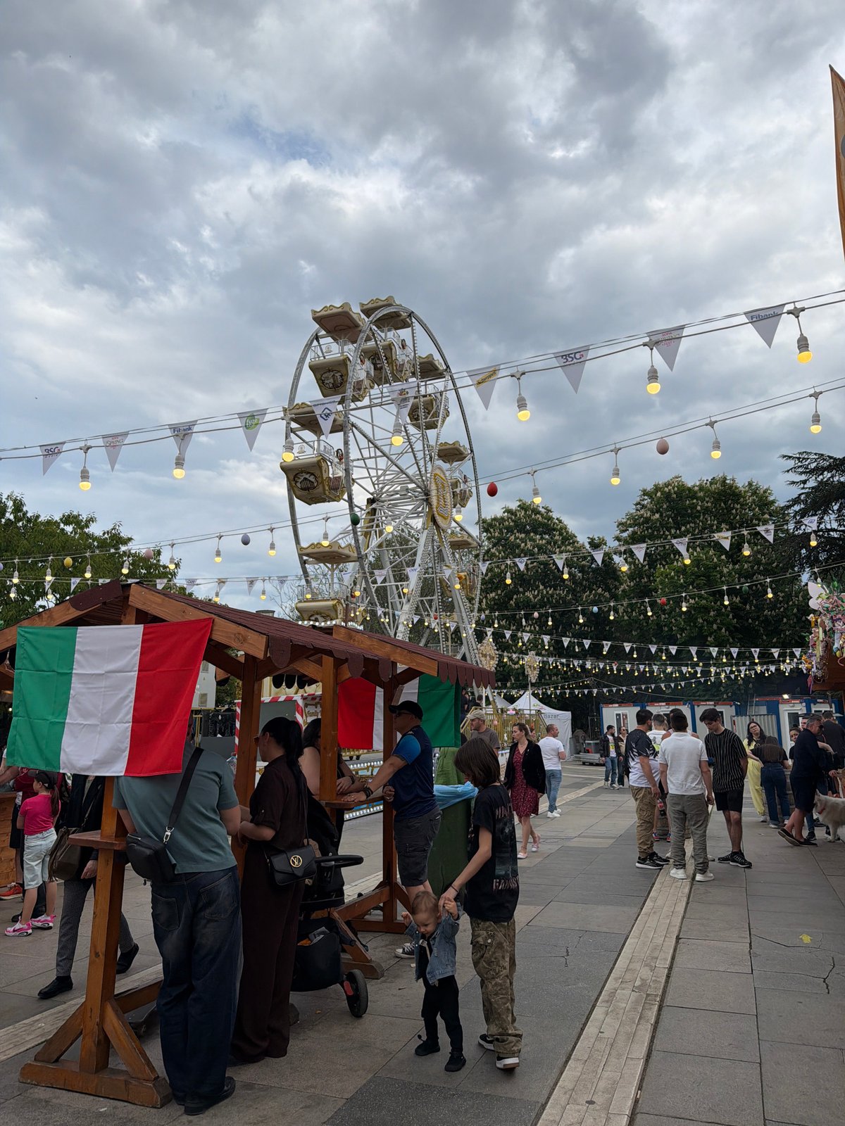 Spring festival draws crowds to central Sofia with rides, performances