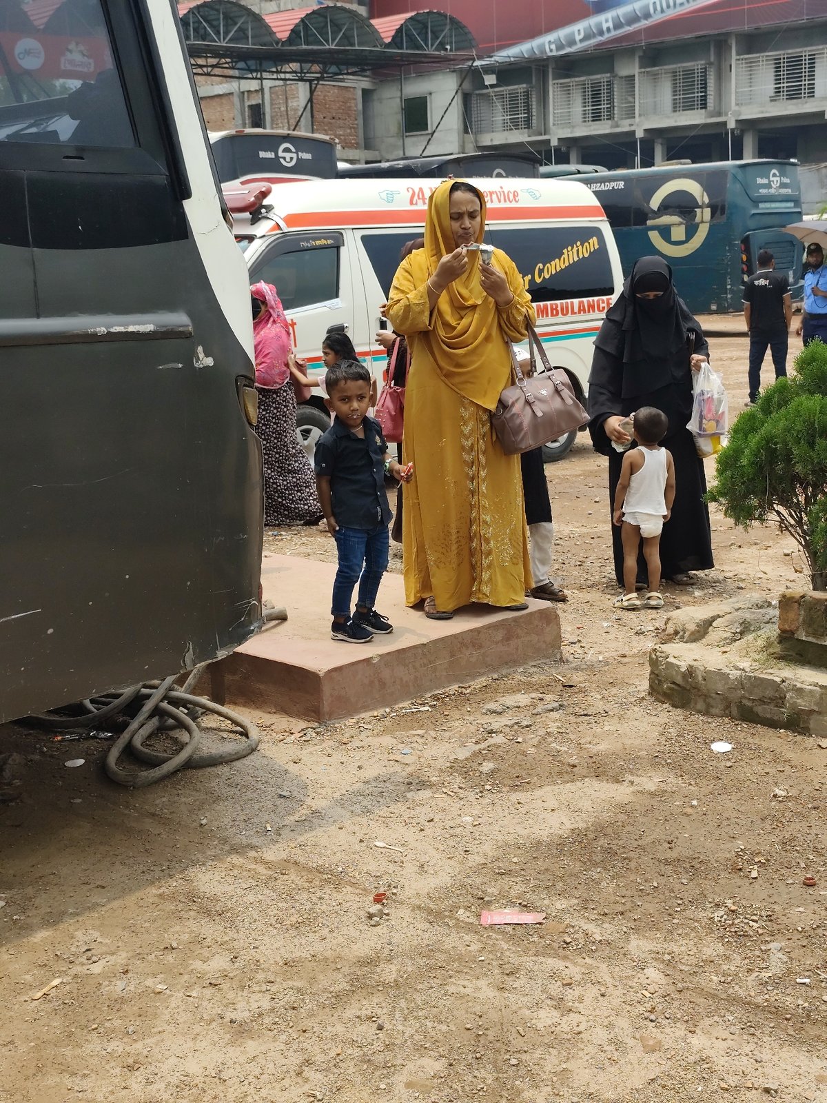 Morning street life documented around Hatikumrul highway restaurant area