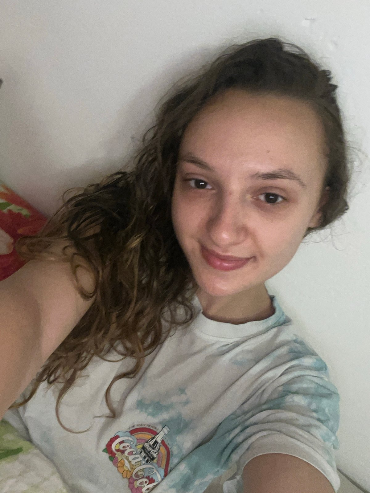 Woman in tie-dye shirt photographed in Saarbrücken bedroom