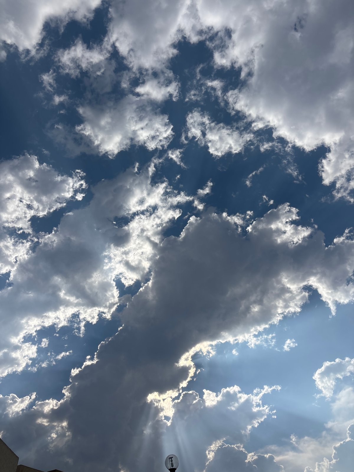 Evening sky with mixed clouds observed over Puebla, Mexico