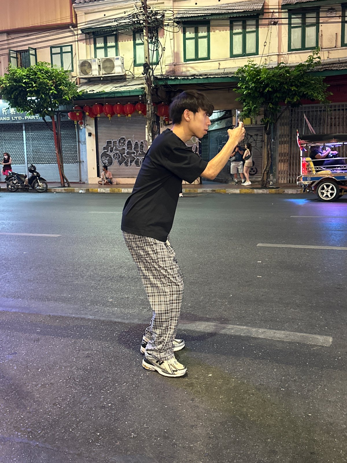 Bangkok street life documented by witnesses Tuesday afternoon