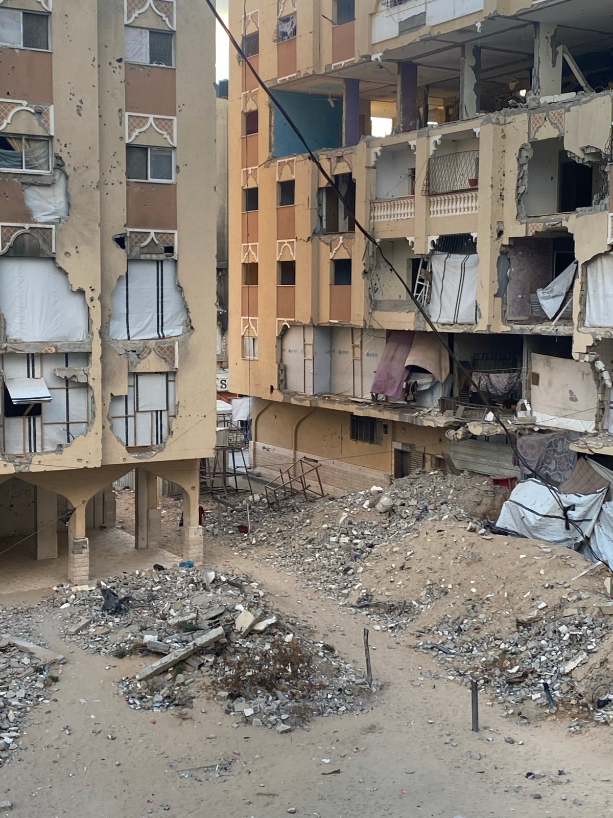 Widespread building damage and displacement documented in Khan Yunis