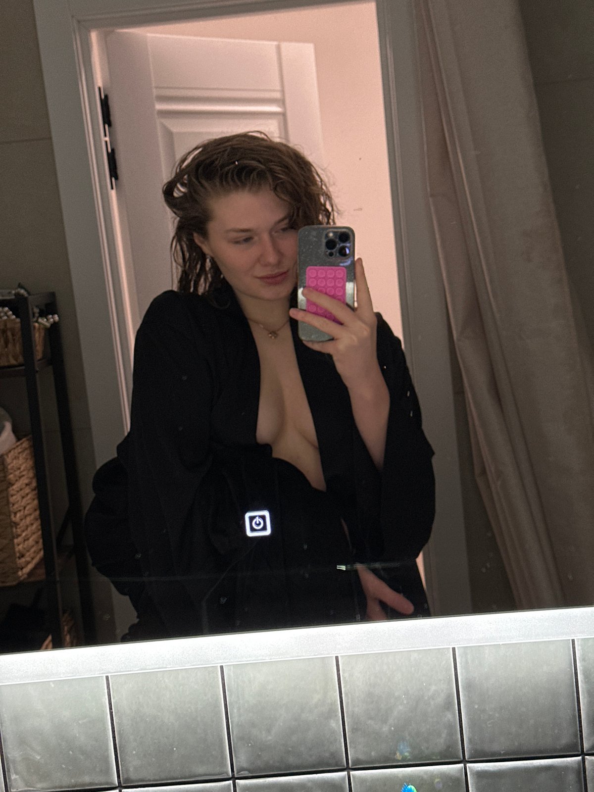Young person takes bathroom selfie in Verhnij Uslon, Russia