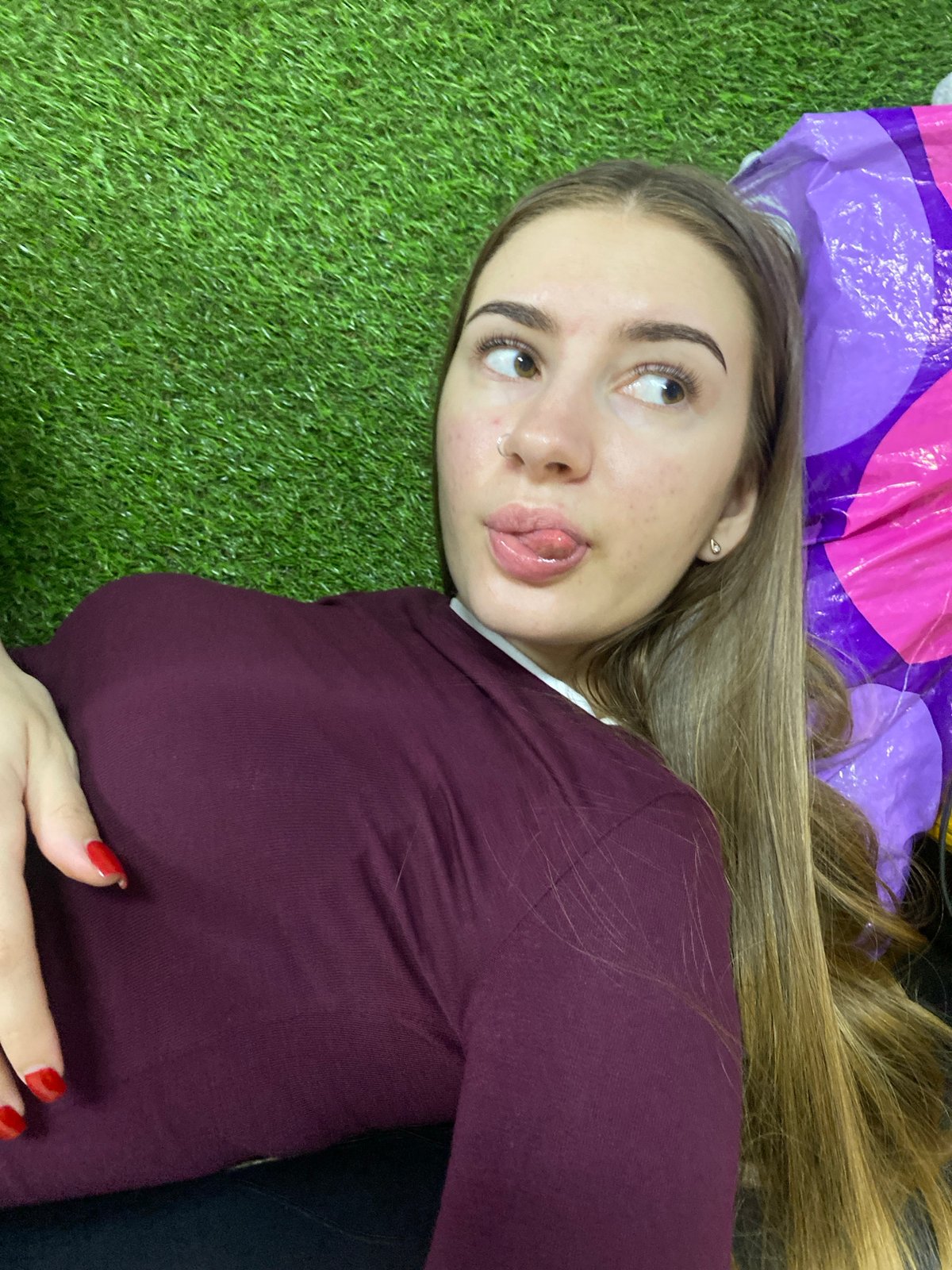 Casual photo session on artificial grass in Dьяково